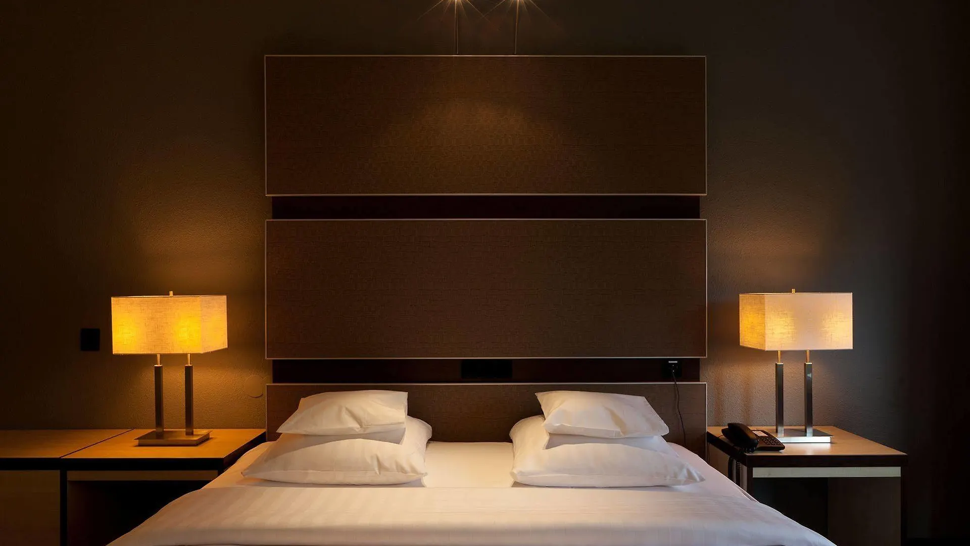 Hotel Mitland Utrecht 4*,